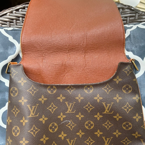 Authentic Louis Vuitton GM salsa body only.Will include a leather non LV strap - Picture 2 of 6